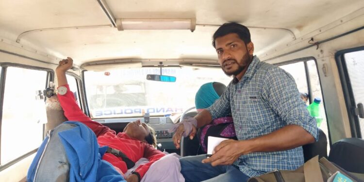 accident-in-saraikela-&-jamshedpur-चौका के पास दो बाइक में टक्कर, तीन घायल, भिलाईपहाड़ी, बस की चपेट में आकर बाइक सवार युवक हुए घायल
