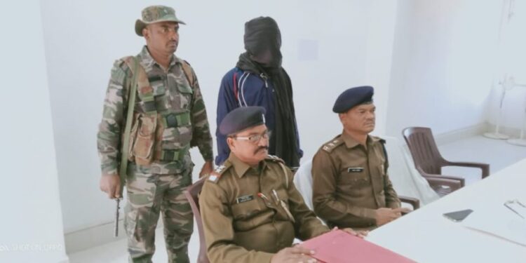 पलामू : टीपीसी का एरिया कमांडर बादल गिरफ्तार