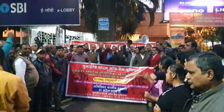 adityapur-bank-action-आदित्यपुर में लोन का बकाया नहीं देने को लेकर बैंक ऑफ बड़ोदा की कार्रवाई, कंस्ट्रक्शन कंपनी की ऑफिस सील