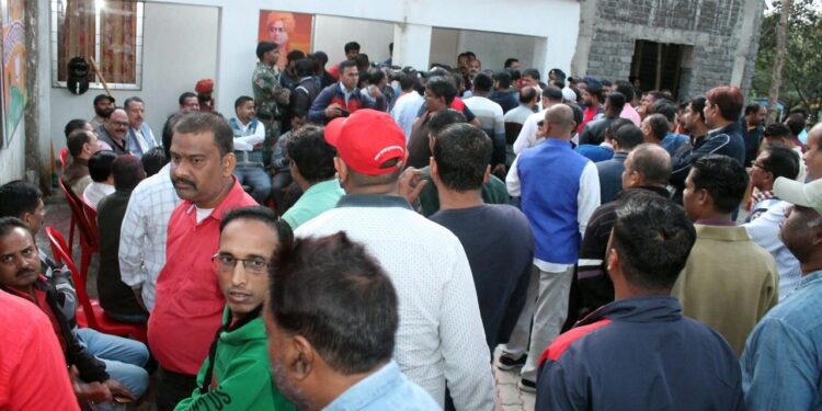 Jamshedpur-BJP : बरही में रूपेश पांडेय की मॉब लिंचिंग पर भाजपा जमशेदपुर महानगर ने मशाल जुलूस निकालकर फूंका सीएम हेमंत सोरेन का पुतला, पूछा हजारीबाग के लाल की हत्या पर चुप्पी क्यों