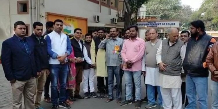 jamshedpur-congress-जमशेदपुर के युवा कांग्रेस महासचिव पर हमला, एसएसपी से मिलने पहुंचे कांग्रेसी