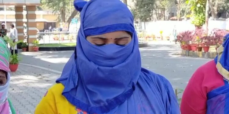 jamshedpur-girl-raped-जमशेदपुर के कदमा में 15 साल तक युवती के साथ बिरसानगर का युवक करता रहा यौन शोषण, अब लड़का कर रहा दूसरी शादी, युवती पहुंची एसएसपी कार्यालय