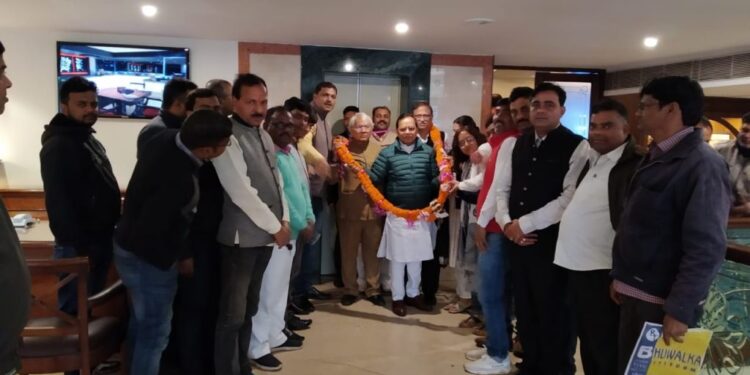 jharkhand-intuc-इंटक के राष्ट्रीय महासचिव राजेंद्र सिंह का जमशेदपुर में भव्य स्वागत, झारखंड मंत्रिमंडल में राजेंद्र को शामिल करने की उठी मांग, सरकार पर मजदूर नेता बनायेंगे दबाव jharkhand-intuc-इंटक के राष्ट्रीय महासचिव राजेंद्र सिंह का जमशेदपुर में भव्य स्वागत, झारखंड मंत्रिमंडल में राजेंद्र को शामिल करने की उठी मांग, सरकार पर मजदूर नेता बनायेंगे दबाव