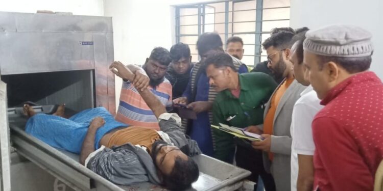 saraikela-jail-death-सरायकेला जेल में हुई मौत का मुद्दा गरमाया, उस्मान के परिजनों ने जेल प्रबंधन के खिलाफ दर्ज कराई हत्या का प्राथमिकी, मेडिकल टीम के बीच होगा पोस्टमार्टम saraikela-jail-death-सरायकेला जेल में हुई मौत का मुद्दा गरमाया, उस्मान के परिजनों ने जेल प्रबंधन के खिलाफ दर्ज कराई हत्या का प्राथमिकी, मेडिकल टीम के बीच होगा पोस्टमार्टम
