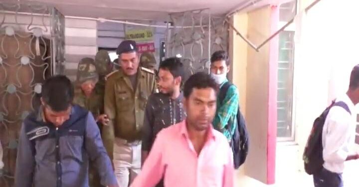 jamshedpur-central-jail-जमशेदपुर के घाघीडीह सेंट्रल जेल में कैदियों में अज्ञात बीमारी, आधा दर्जन से अधिक बीमार, लाये गये अस्पताल, बीमारी का पता नहीं jamshedpur-central-jail-जमशेदपुर के घाघीडीह सेंट्रल जेल में कैदियों में अज्ञात बीमारी, आधा दर्जन से अधिक बीमार, लाये गये अस्पताल, बीमारी का पता नहीं