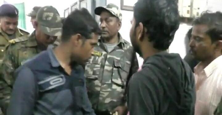 jamshedpur-police-action-दोराबजी टाटा पार्क के पास मारपीट करने के मामले में बिष्टुपुर पुलिस की कार्रवाई, सोनारी के रहने वाले पति, पत्नी और एक महिला को पुलिस ने भेजा जेल