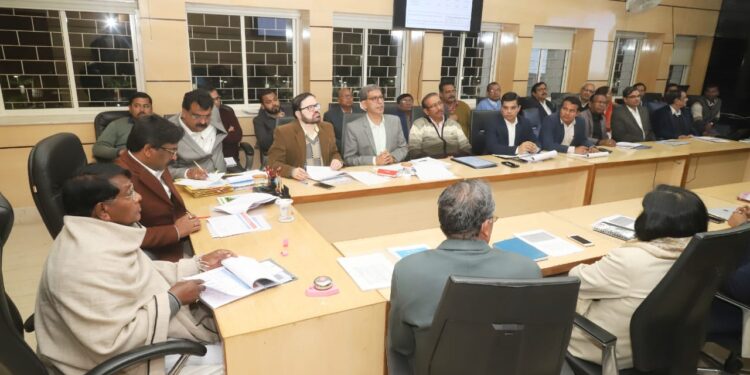 Jharkhand-lockdown-झारखंड में लॉकडाउन को लेकर अब तक कोई स्पष्ट गाइडलाइन नहीं, केंद्र ने दी है ग्रीन व ऑरेंज में छूट, मुख्यमंत्री ने मुख्य सचिव को दिये गाइडलाइन, निजी अस्पताल नहीं खुले तो निबंधन रद्द होगा, रांची अभी रेड जोन, 10 जिले ऑरेंज जोन और बाकी 13 जिले ग्रीन जोन में Jharkhand-lockdown-झारखंड में लॉकडाउन को लेकर अब तक कोई स्पष्ट गाइडलाइन नहीं, केंद्र ने दी है ग्रीन व ऑरेंज में छूट, मुख्यमंत्री ने मुख्य सचिव को दिये गाइडलाइन, निजी अस्पताल नहीं खुले तो निबंधन रद्द होगा, रांची अभी रेड जोन, 10 जिले ऑरेंज जोन और बाकी 13 जिले ग्रीन जोन में