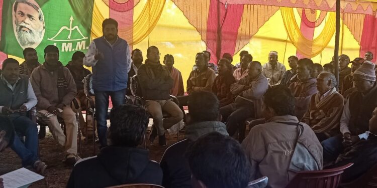 jamshedpur-tmh-hungama-टीएमएच पैसे के लिए नहीं छोड़ रहा था दो मरीजों की लाश, एक साथ टीएमएच पहुंच गये झामुमो के चार विधायक और पूर्व सांसद, छोड़ना पड़ा लाश, जानें क्या है पूरा मामला-video