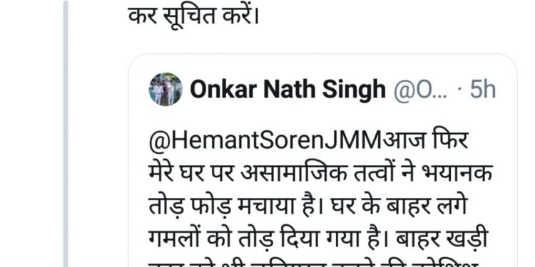 jamshedpur-crime-मानगो विकास समिति के अध्यक्ष के घर पर तोड़फोड़, कार क्षतिग्रस्त, मुख्यमंत्री के ट्विट पर एक्शन में आयी पुलिस, एक को हिरासत में लिया, देखिये हमलावर का video jamshedpur-crime-मानगो विकास समिति के अध्यक्ष के घर पर तोड़फोड़, कार क्षतिग्रस्त, मुख्यमंत्री के ट्विट पर एक्शन में आयी पुलिस, एक को हिरासत में लिया, देखिये हमलावर का video