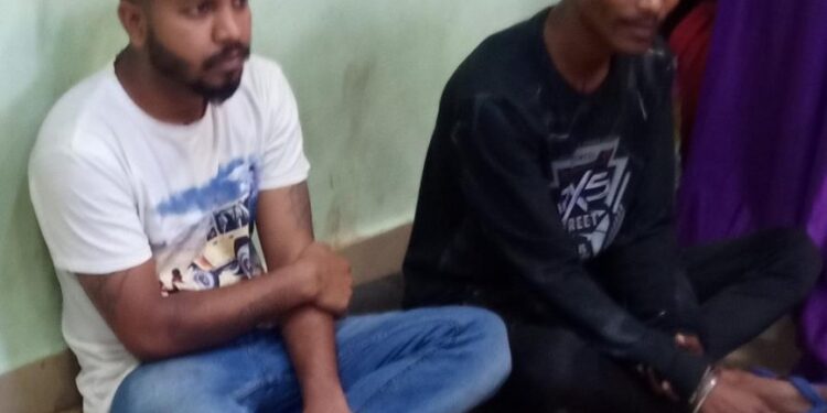 jamshedpur-rough-driving-जमशेदपुर पुलिस ने पटाखा फोड़ने वाला साइलेंसर लगाकर रफ ड्राइव कर रहे युवकों को पुलिस ने एक किलोमीटर तक खदेड़कर पकड़ा, दो हिरासत में jamshedpur-rough-driving-जमशेदपुर पुलिस ने पटाखा फोड़ने वाला साइलेंसर लगाकर रफ ड्राइव कर रहे युवकों को पुलिस ने एक किलोमीटर तक खदेड़कर पकड़ा, दो हिरासत में