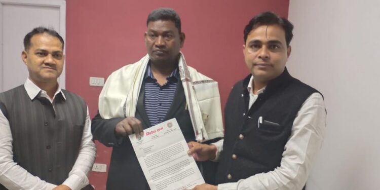Jamshedpur-RJD : कृषि बिल के विरोध में राजद का डीसी ऑफिस के समक्ष प्रदर्शन, कहा-किसानों को पूंजीपतियों का गुलाम बनाने वाला है यह विधेयक