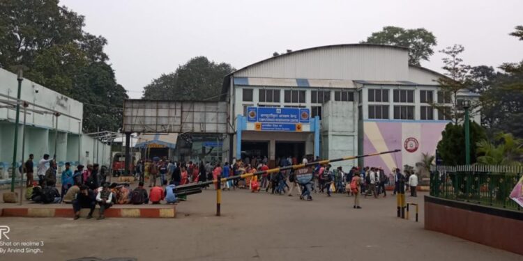 tatanagar-station-टाटानगर रेलवे स्टेशन में विजलेंस का छापा, मिले कम पैसे, हड़कंप