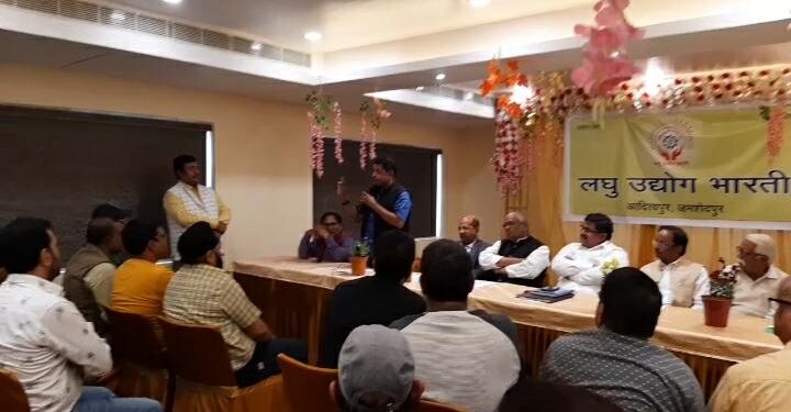 laghu-udyog-bharti-लघु उद्योग भारती की बैठक में हंगामा, संगठन के सदस्य का इस्तीफा, काफी जद्दोजहद के बाद इस्तीफा वापस-video-देखिये