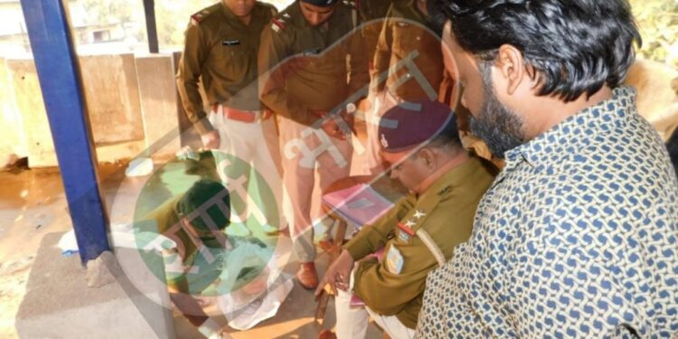 jamshedpur-crime-परसुडीह में अपने ही घर की छत पर मिला बुजुर्ग महिला का जला हुआ शव, हत्या या आत्महत्या, पुलिस जांच में जुटी, घटनास्थल से केरोसिन समेत ज्वलनशील पदार्थ बरामद, सनसनी