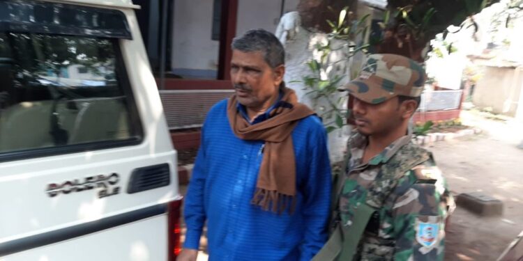 jamshedpur-acb-टाटानगर जीआरपी के असिस्टेन्ट सब इंस्पेक्टर को एसीबी ने घुस लेते रंगे हाथ पकड़ा, रेलवे की जमीन पर टाल चलाने के लिए 40 हज़ार मांगे थे jamshedpur-acb-टाटानगर जीआरपी के असिस्टेन्ट सब इंस्पेक्टर को एसीबी ने घुस लेते रंगे हाथ पकड़ा, रेलवे की जमीन पर टाल चलाने के लिए 40 हज़ार मांगे थे