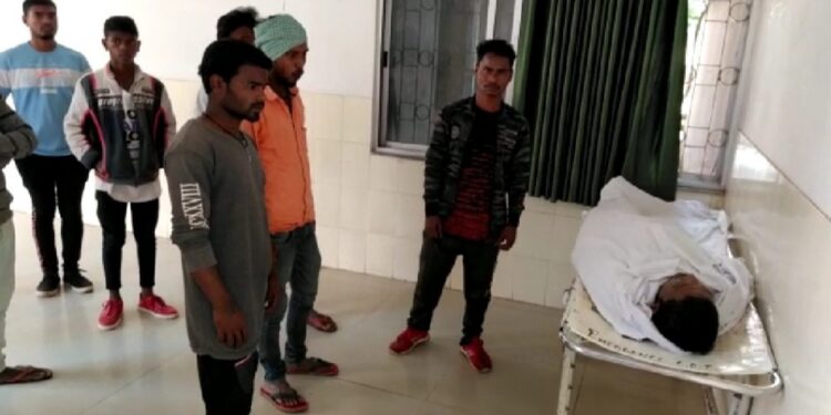 west-singhbhum-accident-चाईबासा में  हड़िया पीने के दौरान दीवार गिरी, एक मजदूर की मौत, दो घायल