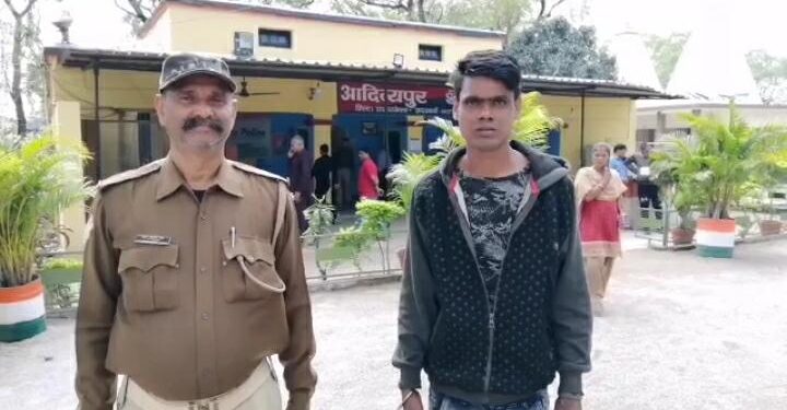 saraikela-arresting-आदित्यपुर से बाइक चोर गिरफ्तार, कई कांड का खुलासा saraikela-arresting-आदित्यपुर से बाइक चोर गिरफ्तार, कई कांड का खुलासा