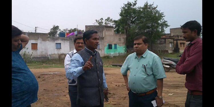 saraikela-adityapur-आदित्यपुर के जनप्रतिनिधियों व वार्ड पार्षदों के खिलाफ लोगों में गुस्सा, आदित्यपुर में लोगों ने विरोध में साटा पोस्टर saraikela-adityapur-आदित्यपुर के जनप्रतिनिधियों व वार्ड पार्षदों के खिलाफ लोगों में गुस्सा, आदित्यपुर में लोगों ने विरोध में साटा पोस्टर