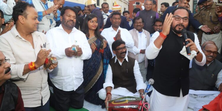 jharkhand-government-1st-year-celebration-झारखंड सरकार ने एक साल पूरे किये, जानें क्या-क्या हुआ राजधानी रांची में कार्यक्रम, क्या-क्या हुई नयी शुरुआत jharkhand-government-1st-year-celebration-झारखंड सरकार ने एक साल पूरे किये, जानें क्या-क्या हुआ राजधानी रांची में कार्यक्रम, क्या-क्या हुई नयी शुरुआत