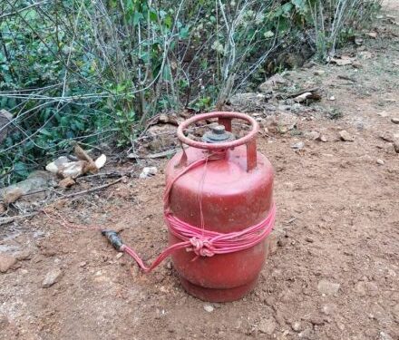 west-singhbhum-incident-चक्रधरपुर में चैती दुर्गा प्रतिमा विसर्जन के दौरान तलवार लगने से असिस्टेंट सब इंस्पेक्टर घायल, अखाड़ा के दौरान हुआ हादसा