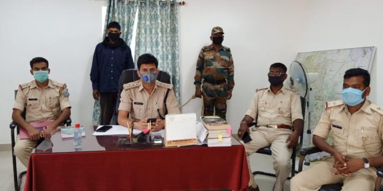 west-singhbhum-crime : दामोदर तिरिया के हत्यारोपी चचेरे भाई को जेटेया पुलिस ने 48 घंटे में किया गिरफ्तार, भेजा जेल west-singhbhum-crime : दामोदर तिरिया के हत्यारोपी चचेरे भाई को जेटेया पुलिस ने 48 घंटे में किया गिरफ्तार, भेजा जेल