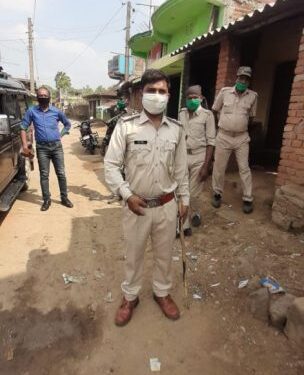 jharkhand-lockdown-update-गोड्डा में सामूहिक नमाज पढ़ने से रोकने गयी पुलिस पर हमला, धनबाद में क्वारंटाइन किये गये तलबीगी जमात के लोगों का हंगामा, खिचड़ी की जगह चाहिए बिरयानी, रांची में नर्स पर थूका, ट्रक ड्राइवर व खलासी को जेल jharkhand-lockdown-update-गोड्डा में सामूहिक नमाज पढ़ने से रोकने गयी पुलिस पर हमला, धनबाद में क्वारंटाइन किये गये तलबीगी जमात के लोगों का हंगामा, खिचड़ी की जगह चाहिए बिरयानी, रांची में नर्स पर थूका, ट्रक ड्राइवर व खलासी को जेल
