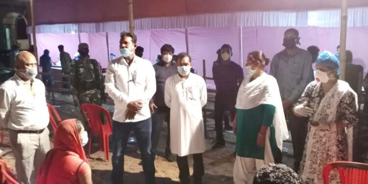 गुजरात के मोरबी से पश्चिमी सिंहभूम लौटे मजदूरों का छलका दर्द, कहा-अब बाहर नहीं जायेंगे, यहीं कोई रोजगार कर लेंगे गुजरात के मोरबी से पश्चिमी सिंहभूम लौटे मजदूरों का छलका दर्द, कहा-अब बाहर नहीं जायेंगे, यहीं कोई रोजगार कर लेंगे