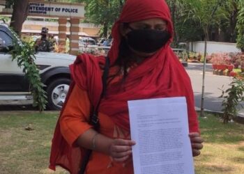 jamshedpur-durga-sena-जमशेदपुर में दुर्गा सेना डीसी से शिकायत करने पहुंची, पत्रकारों पर बढ़ते हमले का विरोध-video