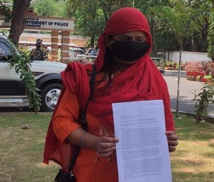 jamshedpur-durga-sena-जमशेदपुर में दुर्गा सेना डीसी से शिकायत करने पहुंची, पत्रकारों पर बढ़ते हमले का विरोध-video jamshedpur-durga-sena-जमशेदपुर में दुर्गा सेना डीसी से शिकायत करने पहुंची, पत्रकारों पर बढ़ते हमले का विरोध-video