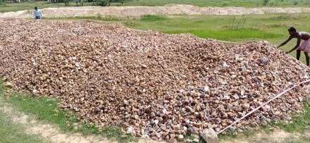 jamshedpur-illegal-mines-जमशेदपुर खनन विभाग का छापा, क्वार्टजाईट का अवैध खनन व भंडारण के मामले में 4 पर एफआईआर jamshedpur-illegal-mines-जमशेदपुर खनन विभाग का छापा, क्वार्टजाईट का अवैध खनन व भंडारण के मामले में 4 पर एफआईआर
