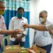 jamshedpur-saryu-roy-जमशेदपुर पूर्वी के विधायक सरयू राय ने बांटी इम्यूनिटी बुस्टर दवाएं, कोरोना से जंग के लिए उठाये कदम, सोनारी में भी ऑटो चालक की मदद की-video