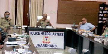 Jamshedpur : पुलिस पदाधिकारी ने व्यक्ति को मारपीट कर किया लहूलुहान, बस्तीवासियों ने उग्र आंदोलन की चेतावनी Jamshedpur : पुलिस पदाधिकारी ने व्यक्ति को मारपीट कर किया लहूलुहान, बस्तीवासियों ने उग्र आंदोलन की चेतावनी