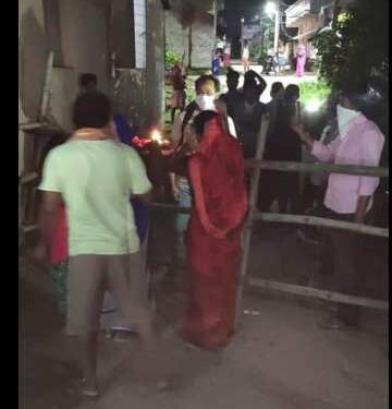 jamshedpur-administration-मानगो दाईगुट्टू में टीएमएच से आये मरीज का जश्न मनाने वाले 11 लोगों के खिलाफ एफआइआर दर्ज, टीएमएच से डिस्चार्ज कर दिया गया था मरीज, वापस टीएमएच ले जाया गया, डीसी ने कहा-नाइट कर्फ्यू का पालन करें लोग jamshedpur-administration-मानगो दाईगुट्टू में टीएमएच से आये मरीज का जश्न मनाने वाले 11 लोगों के खिलाफ एफआइआर दर्ज, टीएमएच से डिस्चार्ज कर दिया गया था मरीज, वापस टीएमएच ले जाया गया, डीसी ने कहा-नाइट कर्फ्यू का पालन करें लोग