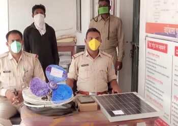 West-Singhbhum : देशाऊली में हिंदू पद्धति से पूजा कर रही महिलाओं को ग्रामीणों ने घेरा, विरोध, जुर्माना लगा कर छोड़ी गयीं महिलाएं West-Singhbhum : देशाऊली में हिंदू पद्धति से पूजा कर रही महिलाओं को ग्रामीणों ने घेरा, विरोध, जुर्माना लगा कर छोड़ी गयीं महिलाएं
