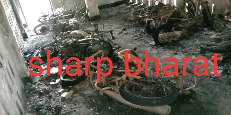 jamshedpur-crime-कदमा के टाटा स्टील के फ्लैट में अपराधियों ने की आगजनी-video-14 टाटा स्टील कर्मचारियों की मोटरसाइकिल फूंकी, यूनियन सुरक्षा को लेकर गुस्से में-video jamshedpur-crime-कदमा के टाटा स्टील के फ्लैट में अपराधियों ने की आगजनी-video-14 टाटा स्टील कर्मचारियों की मोटरसाइकिल फूंकी, यूनियन सुरक्षा को लेकर गुस्से में-video