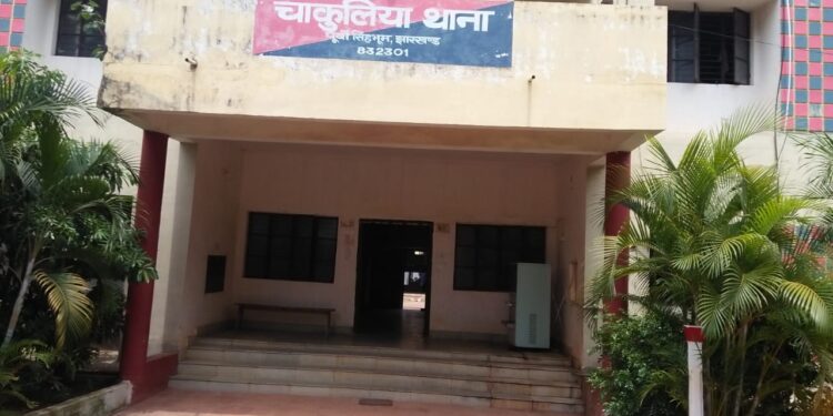 jamshedpur-rural-उदाल गांव में हुई चोरी के मामले में पुलिस ने महिला समेत तीन को हिरासत में लेकर कर रही पूछताछ, तीन स्कूटी व कई सामान बरामद jamshedpur-rural-उदाल गांव में हुई चोरी के मामले में पुलिस ने महिला समेत तीन को हिरासत में लेकर कर रही पूछताछ, तीन स्कूटी व कई सामान बरामद