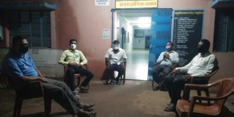 jamshedpur-rural-crime-चाकुलिया में डॉक्टरों के साथ बदसलूकी, थाना में एफआईआर, डॉक्टरों व स्वास्थ्यकर्मियों में गुस्सा, सेवाओं को किया ठप-video
