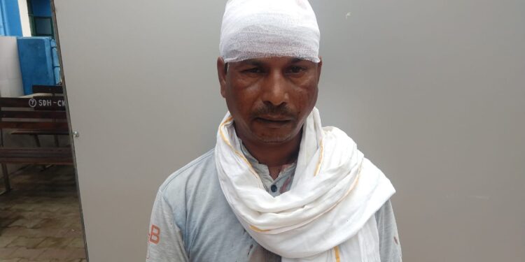 west-singhbhum-पश्चिम सिंहभूम में नक्सलियों ने होटल मालिक को बन्दूक के बट से मारकर किया घायल, मचाया तोड़फोड़