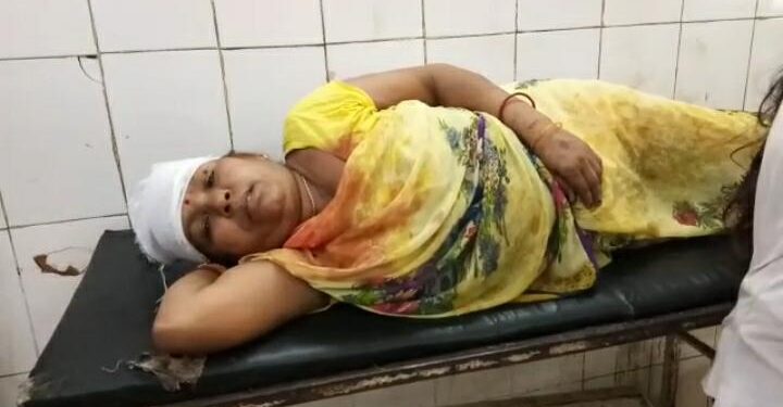 भुइयाडीह ग्वालाबस्ती में पारिवारिक विवाद में महिला के सिर पर रॉड से प्रहार, दो जख्मी भुइयाडीह ग्वालाबस्ती में पारिवारिक विवाद में महिला के सिर पर रॉड से प्रहार, दो जख्मी