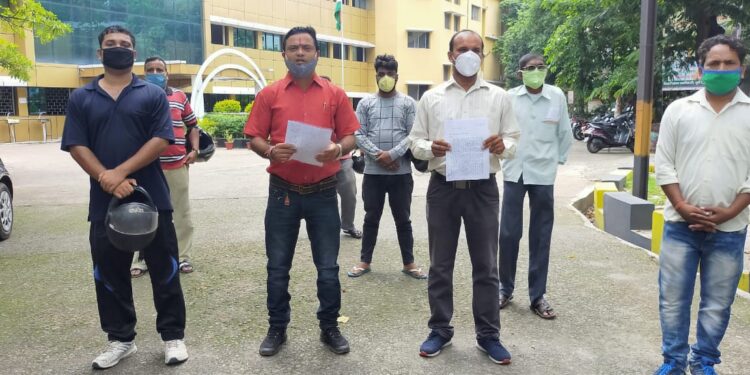 jamshedpur-crime-कदमा में संतोषी माता मंदिर की जमीन हड़पने में लगे भूमि माफिया, चंदन मित्तल का नाम सामने आया, मंदिर की महिला की हत्या होने की बस्तीवासियों ने जतायी आशंका jamshedpur-crime-कदमा में संतोषी माता मंदिर की जमीन हड़पने में लगे भूमि माफिया, चंदन मित्तल का नाम सामने आया, मंदिर की महिला की हत्या होने की बस्तीवासियों ने जतायी आशंका