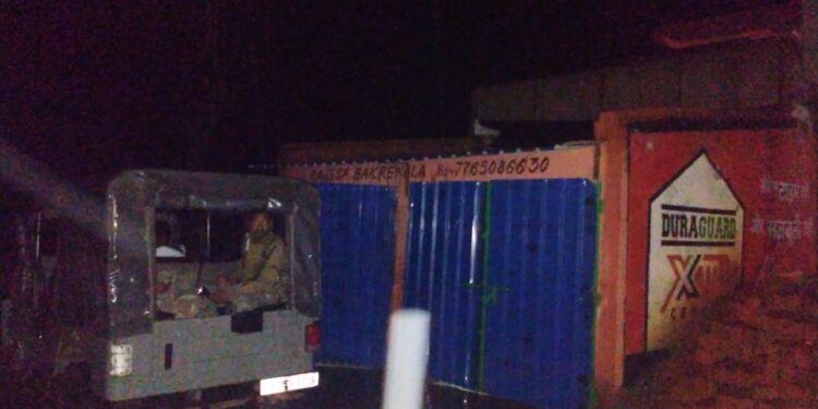 Jamshedpur rural crime : चाकुलिया के सीमेंट दुकान से 8 लाख की लूट, पुलिस कर रही जांच Jamshedpur rural crime : चाकुलिया के सीमेंट दुकान से 8 लाख की लूट, पुलिस कर रही जांच