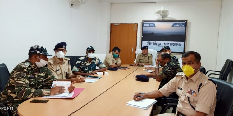 jharkhand-border-security-against-naxal-झारखंड, बंगाल और ओड़िशा के राज्यों की पुलिस ने बनायी नक्सलियों से निबटने की ठोस रणनीति, सीमा का लाभ उठाने वाले नक्सली या तो सरेंडर करें, या जान से धोयेंगे हाथ, डीआइजी कोल्हान के स्तर पर हुई तीनों राज्यों की पुलिस की बैठक jharkhand-border-security-against-naxal-झारखंड, बंगाल और ओड़िशा के राज्यों की पुलिस ने बनायी नक्सलियों से निबटने की ठोस रणनीति, सीमा का लाभ उठाने वाले नक्सली या तो सरेंडर करें, या जान से धोयेंगे हाथ, डीआइजी कोल्हान के स्तर पर हुई तीनों राज्यों की पुलिस की बैठक