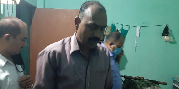 jamshedpur-acb-raids-in-saraikela-जमशेदपुर के एसीबी टीम का नीमडीह थाना में छापा, असिस्टेंट सब इंस्पेक्टर घूस लेते रंगेहाथ गिरफ्तार jamshedpur-acb-raids-in-saraikela-जमशेदपुर के एसीबी टीम का नीमडीह थाना में छापा, असिस्टेंट सब इंस्पेक्टर घूस लेते रंगेहाथ गिरफ्तार