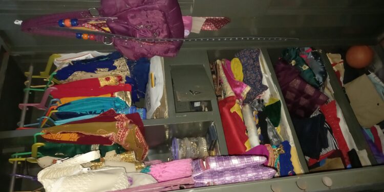 jamshedpur-theft-case-कदमा में दिनदहाड़े लाखों की चोरी, परिवार पूजा में सोनारी गए, 4 घण्टा बाद लौटे तो गायब हो गया घर का सारा बहुमूल्य समान