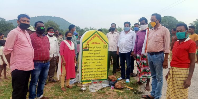 Jamshedpur-Rural : मुराकाटी पंचायत के ग्रामीणों की समस्याओं से अवगत हुए विधायक, पोटो हो योजना के तहत खेल मैदान का किया शिलान्यास Jamshedpur-Rural : मुराकाटी पंचायत के ग्रामीणों की समस्याओं से अवगत हुए विधायक, पोटो हो योजना के तहत खेल मैदान का किया शिलान्यास