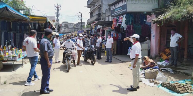 West Singhbhum red Cross : चक्रधरपुर में रेड क्रॉस सोसाइटी ने कोविड से बचाव के लिए चलाया जागरूकता अभियान West Singhbhum red Cross : चक्रधरपुर में रेड क्रॉस सोसाइटी ने कोविड से बचाव के लिए चलाया जागरूकता अभियान