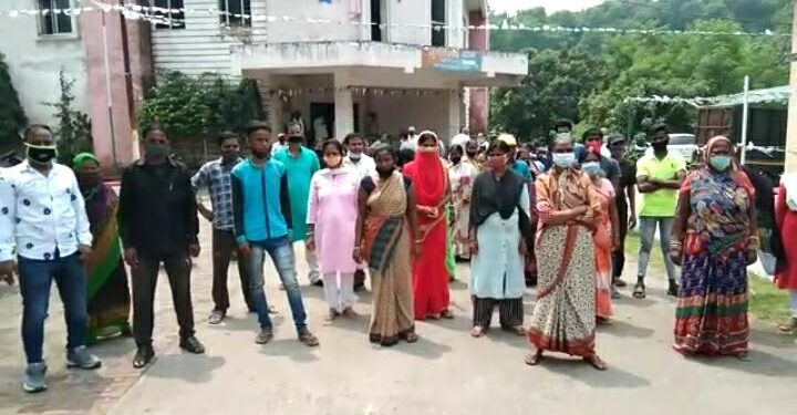 jamshedpur-accident-death-जुगसलाई में सड़क हादसे में घायल की इलाज के दौरान मौत, चार दिन तक था कोमा में, एक अन्य का पैर काटने की नौबत, पुलिस ने आरोपी को नहीं पकड़ा, ”पंचायती” कराकर कर दिया था समझौता jamshedpur-accident-death-जुगसलाई में सड़क हादसे में घायल की इलाज के दौरान मौत, चार दिन तक था कोमा में, एक अन्य का पैर काटने की नौबत, पुलिस ने आरोपी को नहीं पकड़ा, ”पंचायती” कराकर कर दिया था समझौता