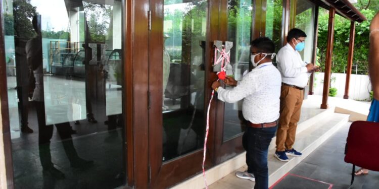 jamshedpur-hotel-alcor-हाई कोर्ट के आदेश पर 142 दिन बाद खुला अल्कोर होटल, लॉकडाउन का उलंघन करने के मामले में था बंद jamshedpur-hotel-alcor-हाई कोर्ट के आदेश पर 142 दिन बाद खुला अल्कोर होटल, लॉकडाउन का उलंघन करने के मामले में था बंद