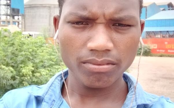 Saraikela : बुझ गया इकलौता चिराग तीन दिनों बाद निकाली गई टेलर के नीचे दबी खलासी की लाश परिवार में छाया मातम