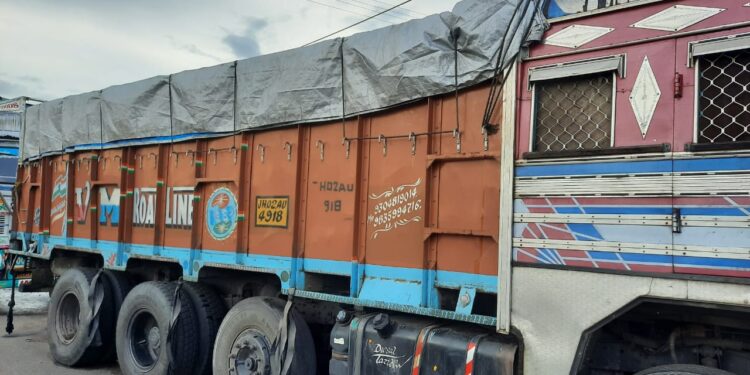 jamshedpur-mining-raid-जमशेदपुर के खनन विभाग का छापा, कोयला लदा तीन ट्रक जब्त jamshedpur-mining-raid-जमशेदपुर के खनन विभाग का छापा, कोयला लदा तीन ट्रक जब्त